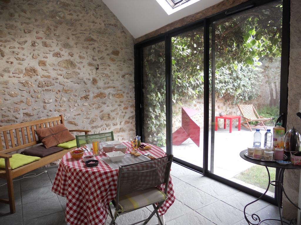 Le Nid D'Hirondelles Bed & Breakfast Perthes-en-Gatinais Екстериор снимка