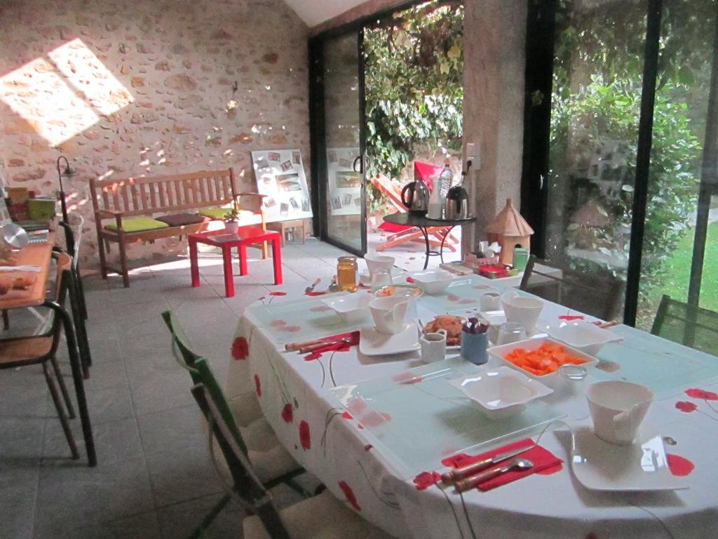 Le Nid D'Hirondelles Bed & Breakfast Perthes-en-Gatinais Екстериор снимка