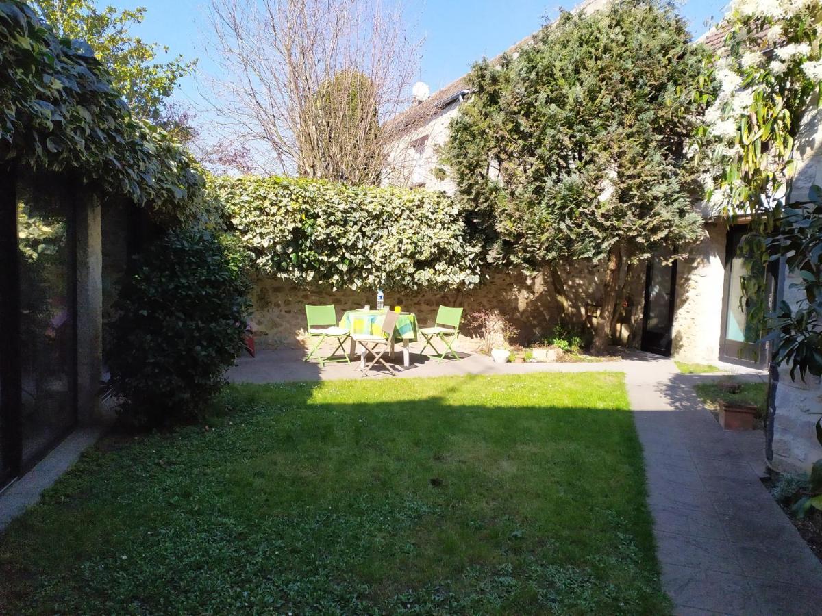 Le Nid D'Hirondelles Bed & Breakfast Perthes-en-Gatinais Екстериор снимка